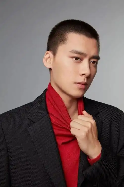 男明星寸头造型,肖战陈伟霆很野,最后一位却像是犯了罪|发型|短发