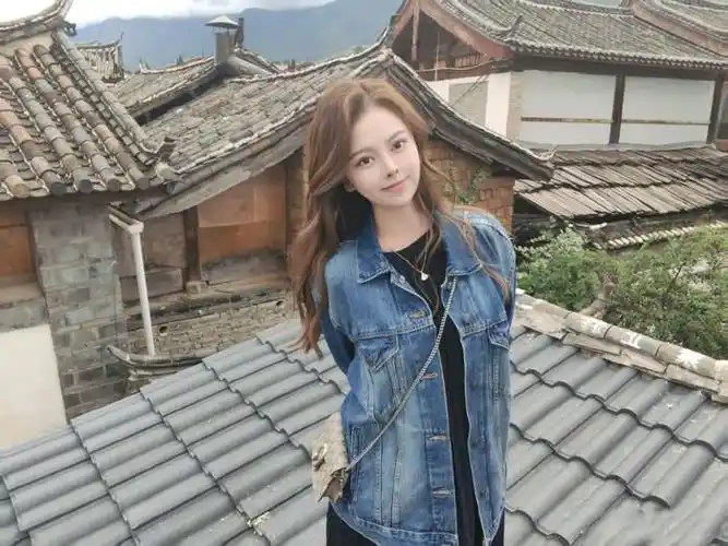 《长江七号》里的陈俊生,扮演者黄蕾,女大十八变