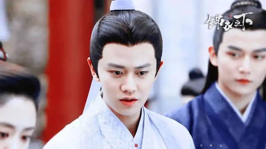 图一自用锁屏壁纸#任嘉伦  #任国超  #宝藏男孩  #任嘉伦锦衣之下