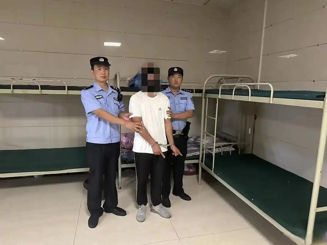 和满意度,7月31日,曹县公安局青菏派出所押解犯罪嫌疑人指认作案现场