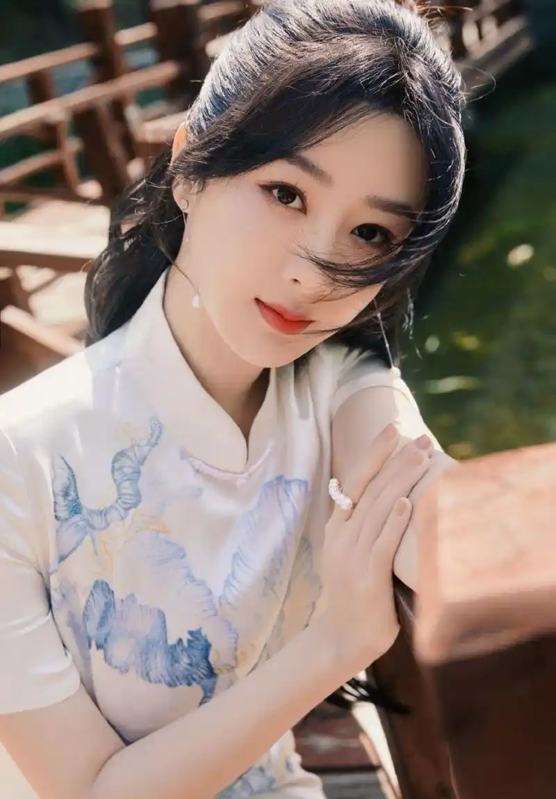 星闻#  最近杨紫的热度好高,不知道还有多少部作品还没发布. #杨紫