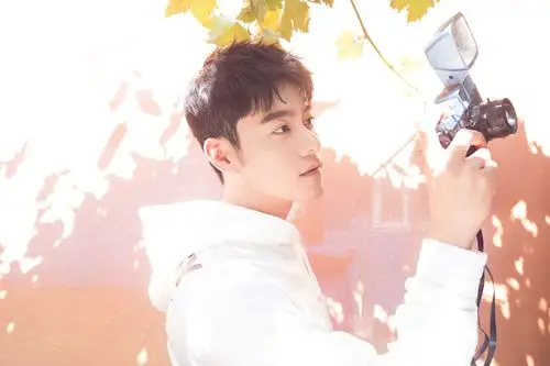 李程彬《烈火军校》搭档许凯被赞"高颜值双子星" 大片一展双面魅力