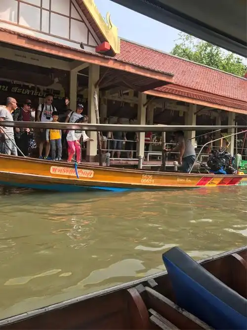 这是游人乘船游览的码头!