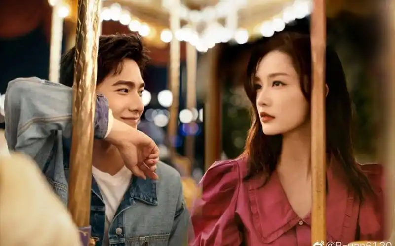 李沁8715杨洋"我们都在不同的地方闪闪发光!