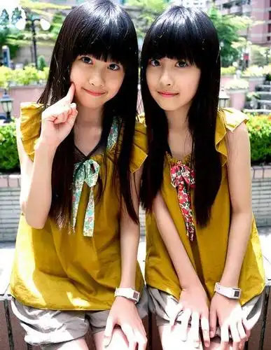 sandy&mandy 台湾双胞胎萝莉-爱卡汽车网论坛