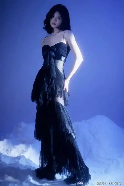 赵露思的花样礼服大放送,或娇俏或优雅