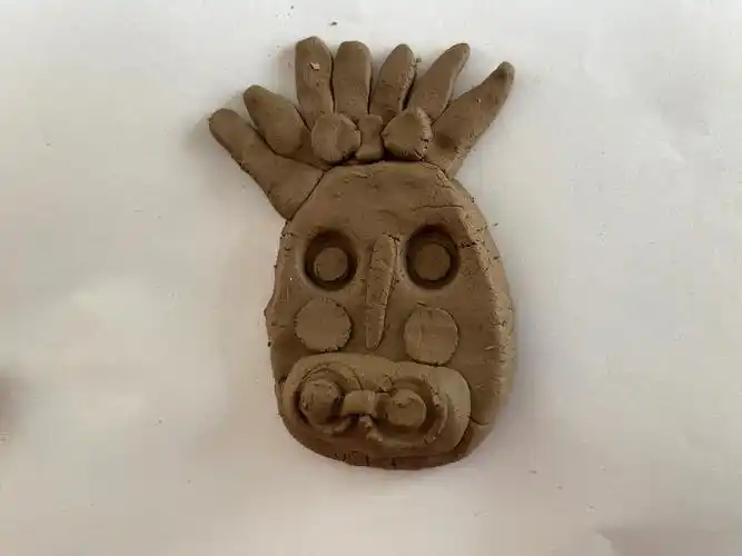 人民美术出版之三年级美术夸张的脸