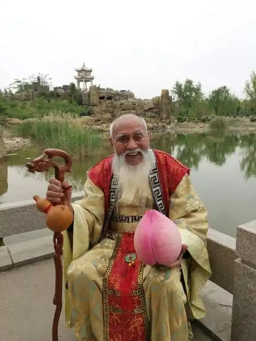 百岁老人每顿都喝酒,都叫他"福寿老仙翁"