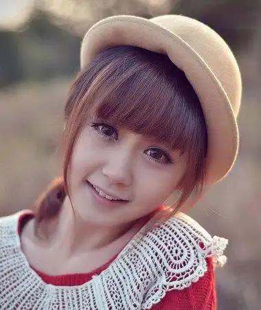 脸大的女生适合刘海发型(大脸女生刘海怎么梳显脸小)(16)