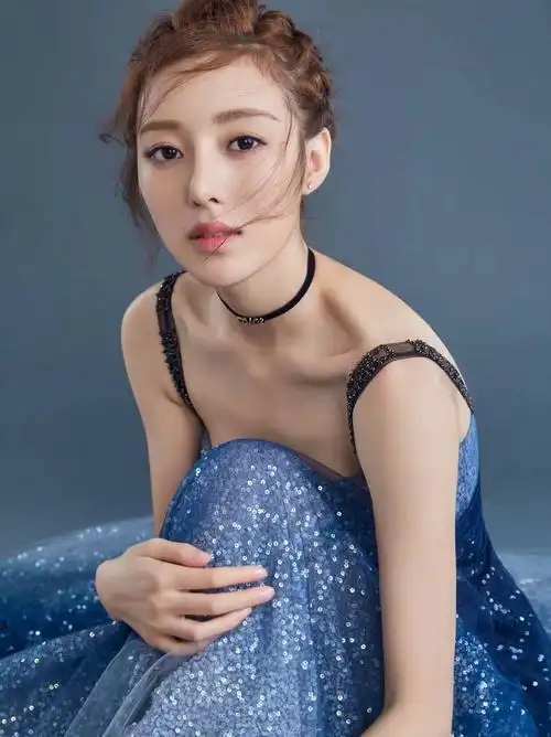 何美璇blingbling灵动星空裙