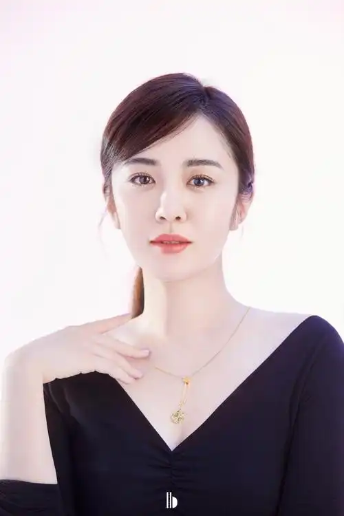 王晓晨抹胸裙性感写真图片914