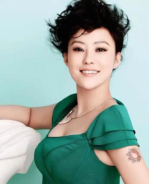 郝蕾:不贪名利只贪爱,一脱成名后,爱情和婚姻都成一地鸡毛