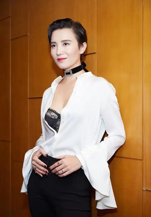 演员小宋佳精彩写真4中国内地实力派女演员宋佳女演员小宋佳资料图片