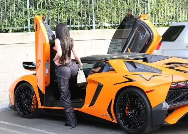 富婆金小妹kylie jenner 和她的豪车!