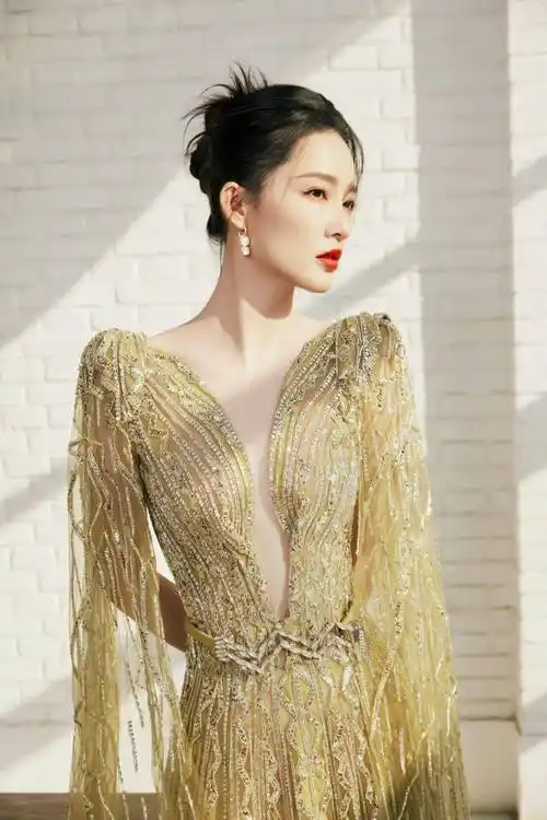 明星李沁魅力合集:天生丽质,娇艳动人