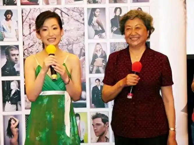 回顾秦海璐孕期忍痛照顾婆婆让丧子婆婆不再流泪你还有我们