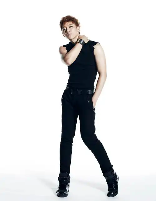 谁有2pm俊昊的这个黄色头发的单人图片,跪求~_百度知道