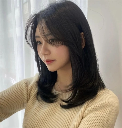 今年最流行的锁骨发 发量多or少都适合剪_最新发型 - 美发站