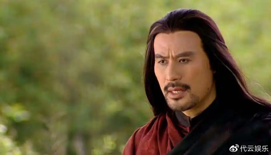 top2:拜月教主原名石杰人,是南诏国国教拜月教教主,石长老的义子.