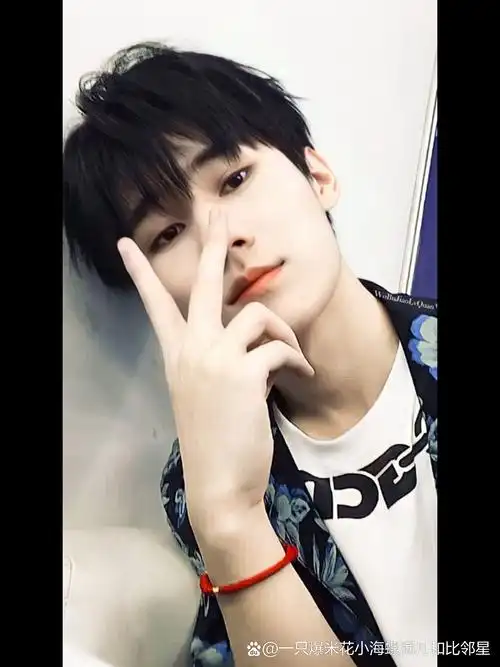 张真源壁纸来啦～～ 下期想看谁?