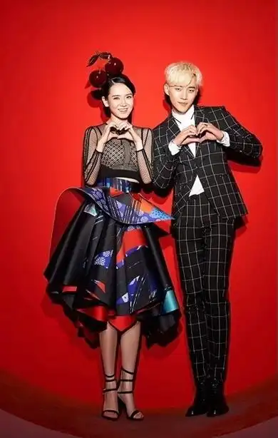 2pm成员李俊昊曾在2014年合作演唱电视剧《爱情回来了》片尾曲《你是