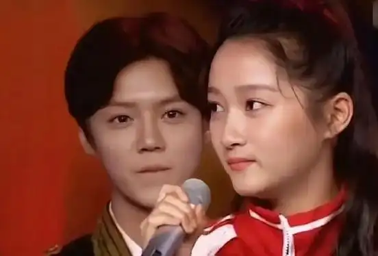 关晓彤自剪短发疑似和鹿晗已经分手