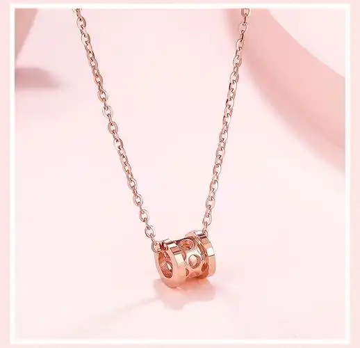 周六福zhouliufu小蛮腰吊坠18k金项链女士款玫瑰金彩金锁骨链多彩ki
