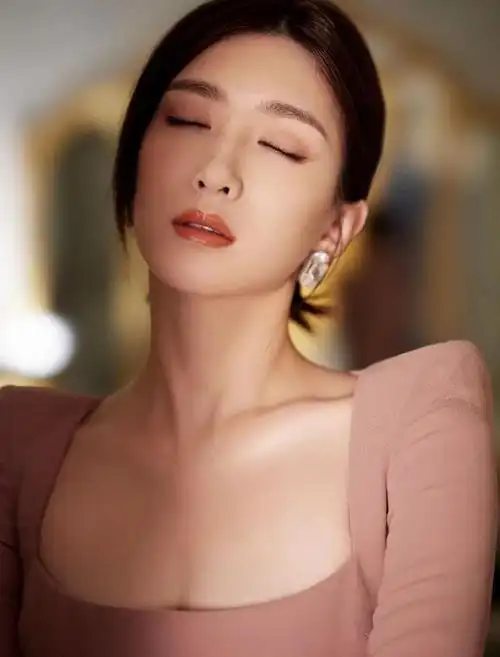 江疏影,有颜值有身材的她,为什么就是捧不红?