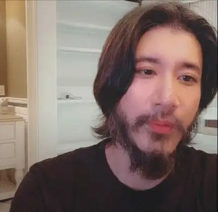 王力宏直播卖课引热议胡子邋遢酷似野人男明星对胡子有执念