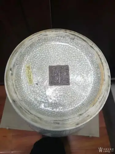 古董 乾隆-嘉道 哥窑青花狮子纹双耳瓶