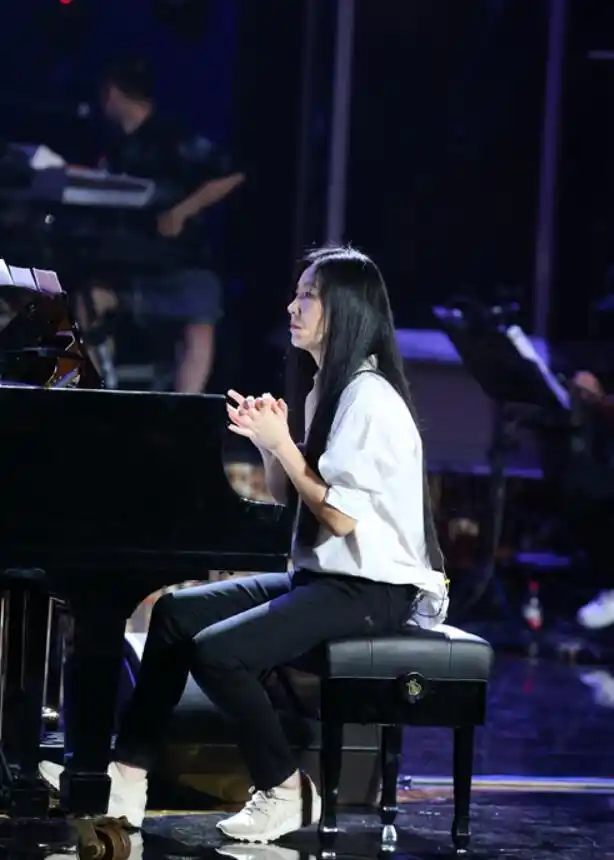 《天才小琴童》交响音乐会"致未来" 李泉轮椅上场丁薇连夜练琴