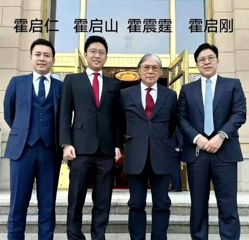 霍启仁,作为香港豪门霍家的三公子,近期求婚成功,祝福啊!