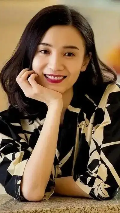 素颜的小宋佳诠释东方女性的美