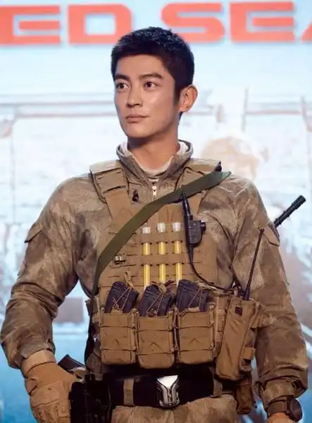 回顾油头粉面就不要演军人了这15位演员告诉你什么才是硬汉