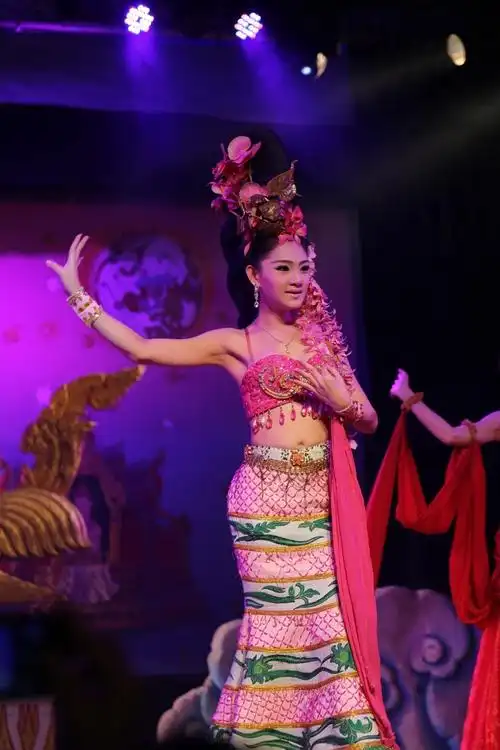 【大胃妖精cici环游世界】泰国芭堤雅与曼谷人妖大pk