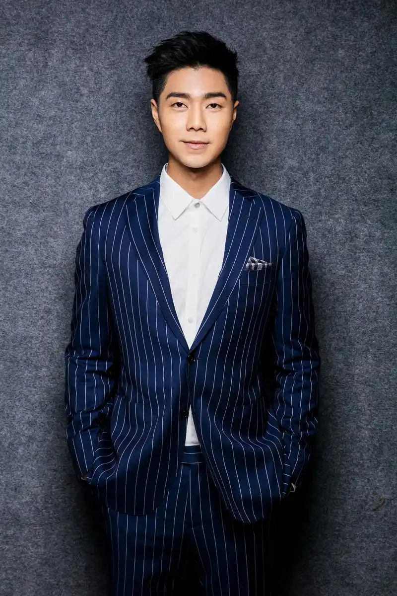 《了不起的沙发》欢乐开播 袁成杰获最强脑力担当