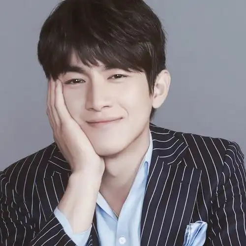 林更新帅气头像