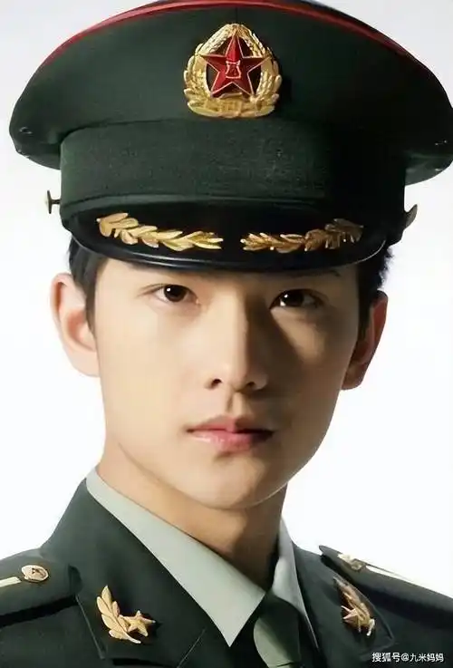 原创身为第四代军艺校草杨洋用荣耀三部曲展现出三种不同的样子