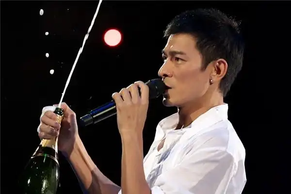 如果刘德华张学友和周杰伦同时演出出场顺序怎么排