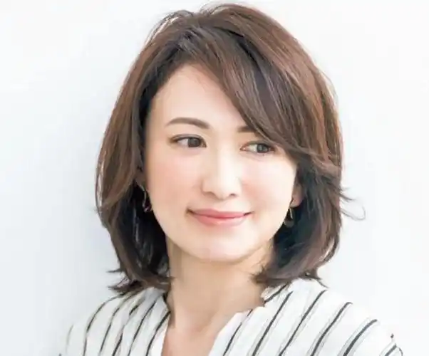 5060岁的女人最适合烫什么发型这三类减龄短发了解一下