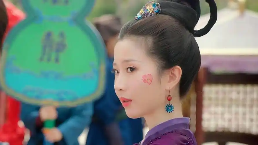 大周小冰人:朝廷官媒一到长安,看到颜如玉立马变脸!眼神无敌了