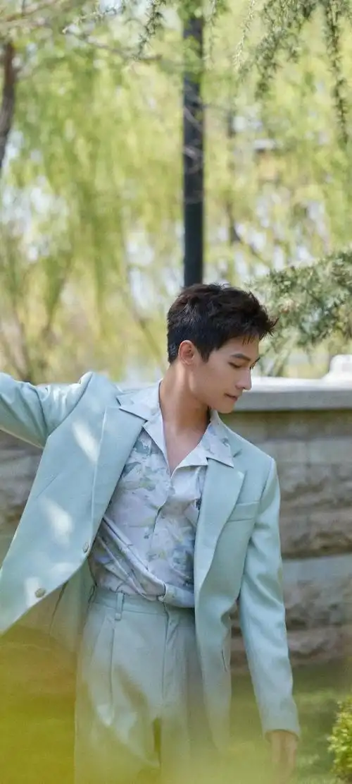 今天,我们为大家带来的是杨洋的专属壁纸,让你在繁忙的生活中,随时都