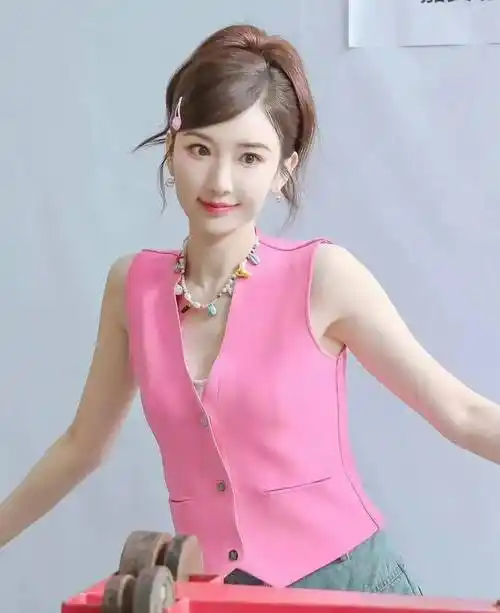 毛晓彤瘦到离谱!