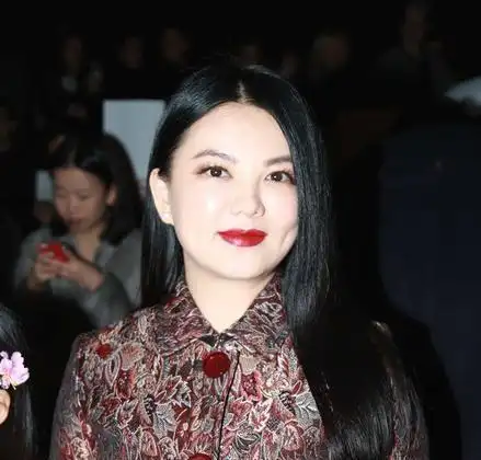 花样炫富的李湘此次放大招,用女儿王诗龄的身材证明几十万伙食费