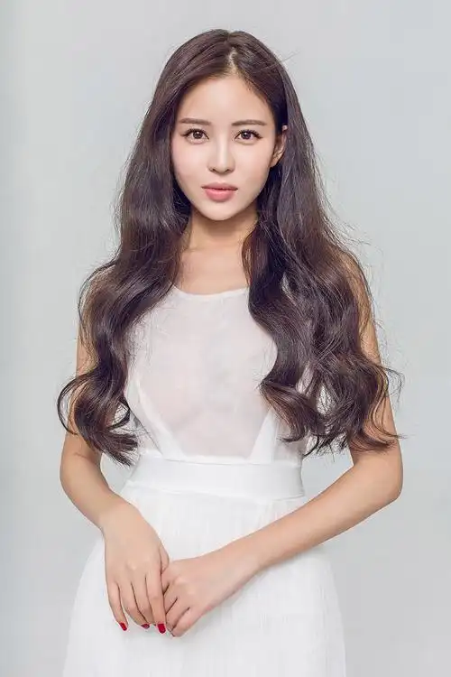 温心照片2018年1月1日与汤子嘉同时在微博发出恋情公告并互相艾特了