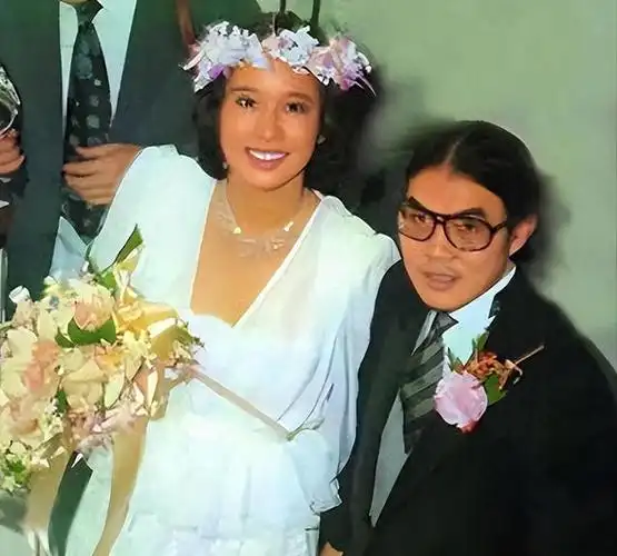 600亿财产!朱玲玲不掺和罗家夺产之争,网友:为霍启刚离婚