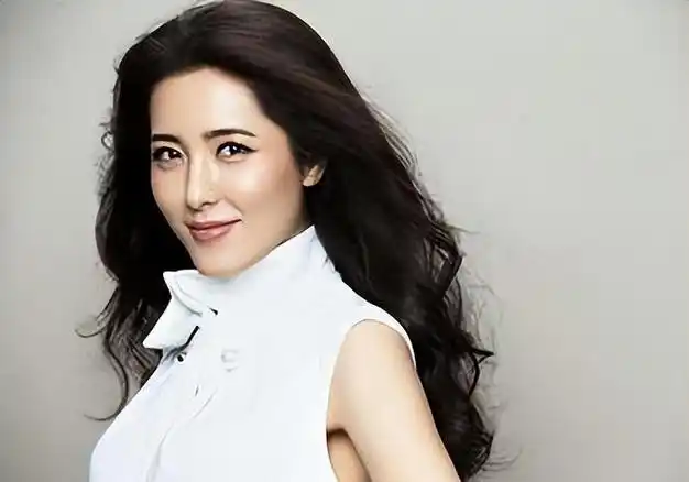 天生不上镜的8位女明星真人个个又瘦又美比照片漂亮10倍