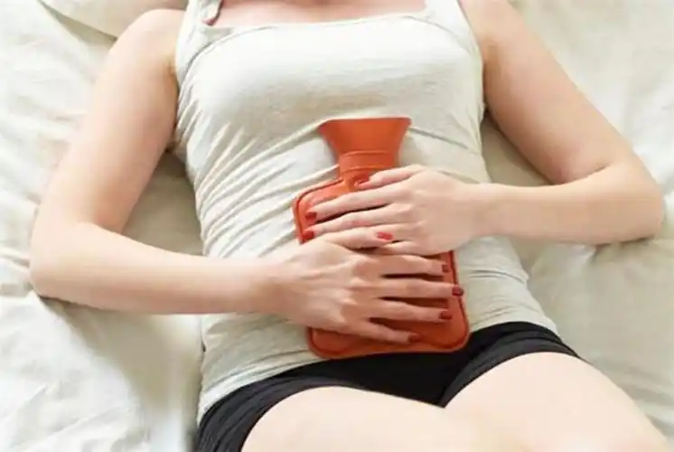 父母女孩第一次来大姨妈的年龄应该是几岁父母应给予重视