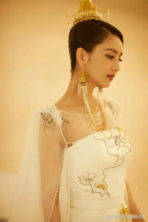 佟丽娅:新疆美女的惊艳传奇!