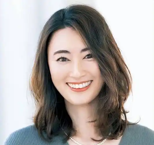 黑长直,大波浪已经过时了,今夏流行"齐肩卷",清爽减龄又洋气_卷发